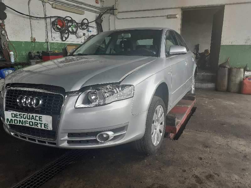 AUDI A4 BERLINA (8E)