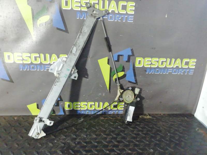 ELEVALUNAS DELANTERO DERECHO MB517476 