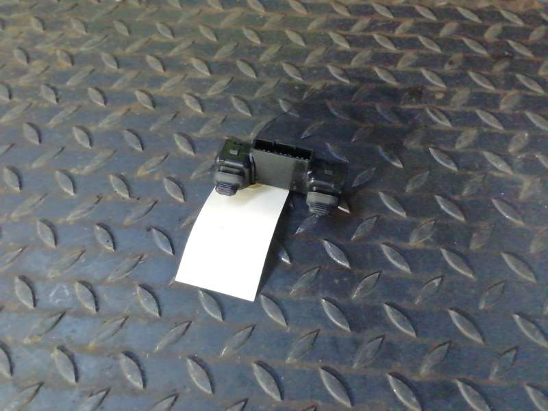 MANDO ELEVALUNAS TRASERO DERECHO 6501091AB 39754D 