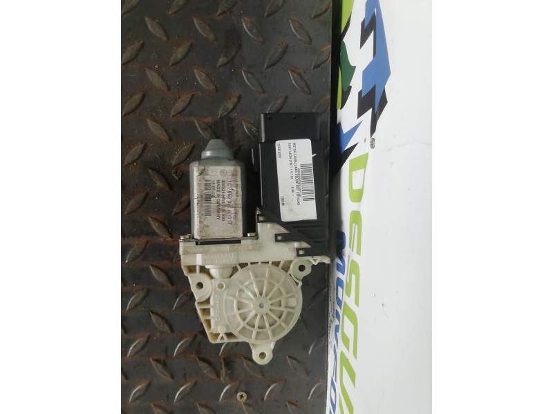 MOTOR ELEVALUNAS DELANTERO DERECHO 105415301 