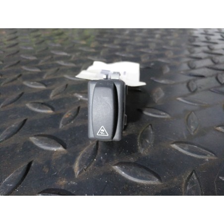 Recambio de interruptor para dacia duster laureate 4x4 referencia OEM IAM 107843B  