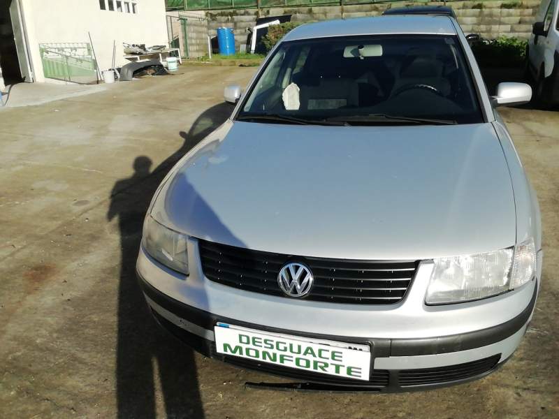VOLKSWAGEN PASSAT BERLINA (3B2)