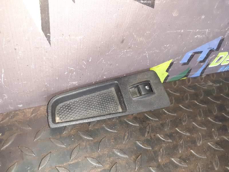 MANDO ELEVALUNAS DELANTERO DERECHO 26107A191 
