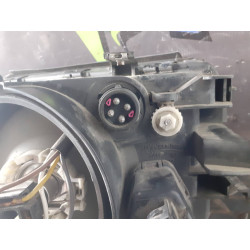 Recambio de faro derecho para audi 100 berlina (c4) 2.5 tdi referencia OEM IAM 13797200  