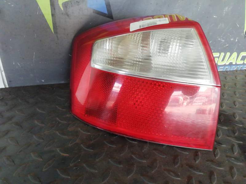 PILOTO TRASERO IZQUIERDO 8E0945095 153947 