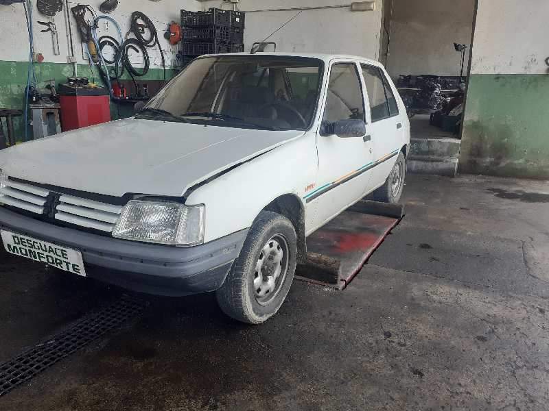 PEUGEOT 205 BERLINA