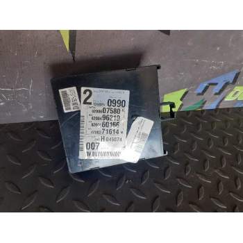 CAJA RELES / FUSIBLES 8200607580 