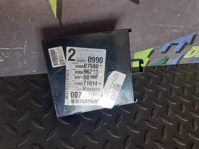 CAJA RELES / FUSIBLES 8200607580 