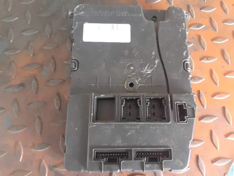CAJA RELES / FUSIBLES 8200351181 S118400140C 