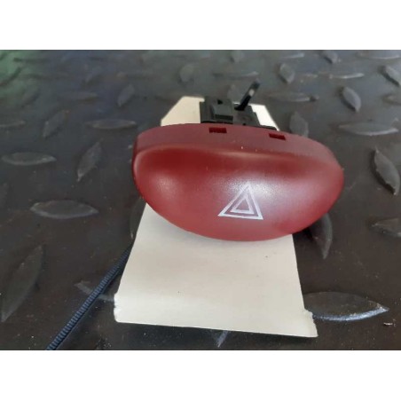 Recambio de warning para peugeot 206 berlina look referencia OEM IAM 9643213777  