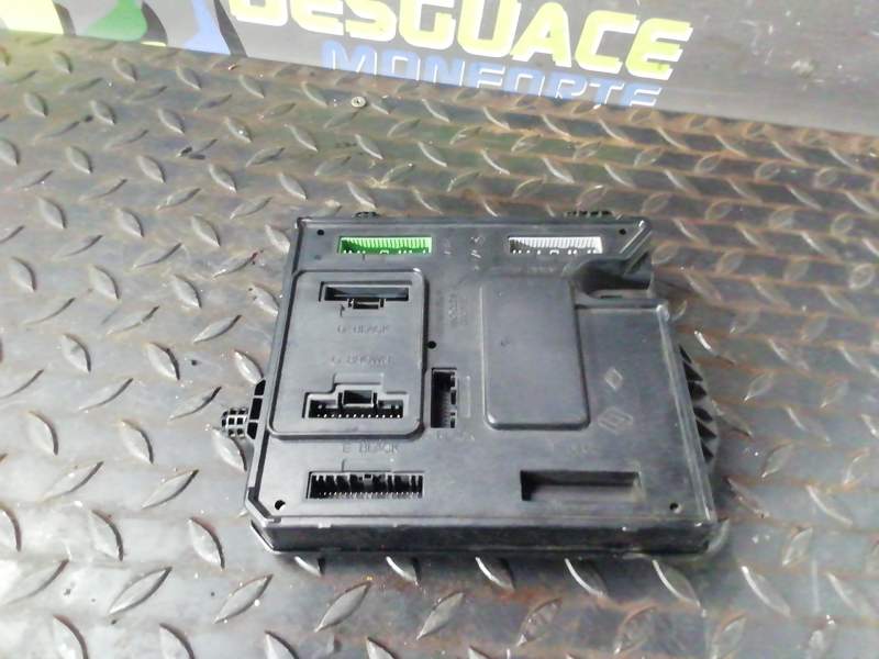 CAJA RELES / FUSIBLES 284B15986R 