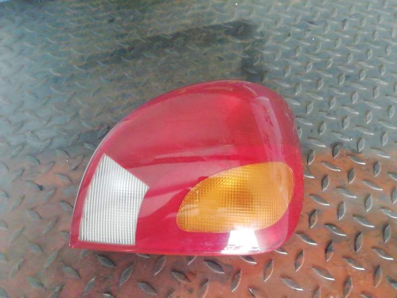 PILOTO TRASERO DERECHO 96FG13N004AB 