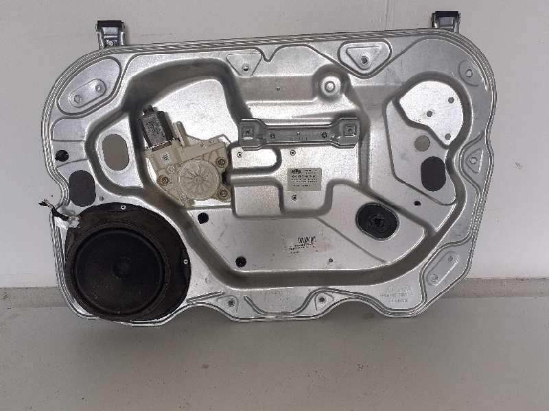 ELEVALUNAS DELANTERO DERECHO 4M51A045H16A 4M5T14553 
