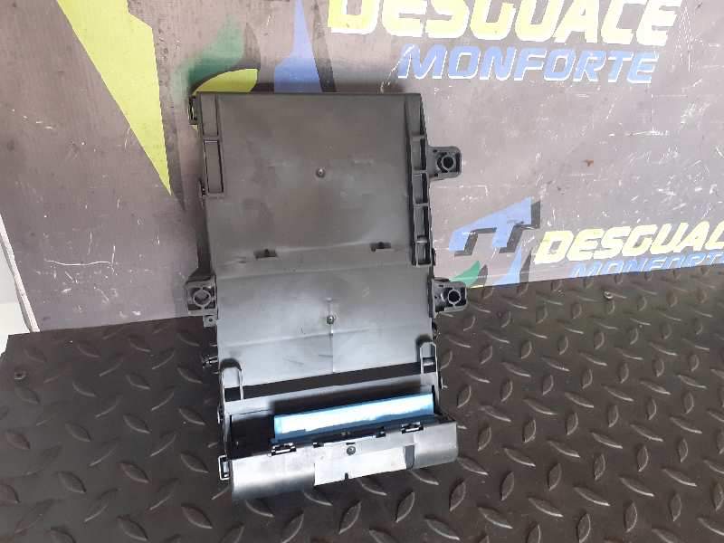 CAJA RELES / FUSIBLES P04707996AE 