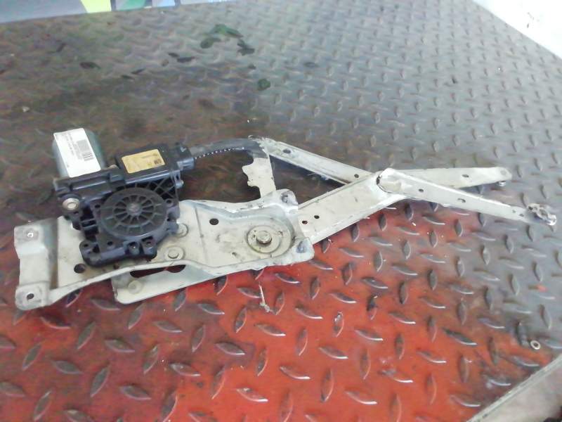 ELEVALUNAS DELANTERO IZQUIERDO 90520207 