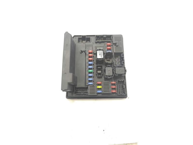 CAJA RELES / FUSIBLES 284B7JD02A 