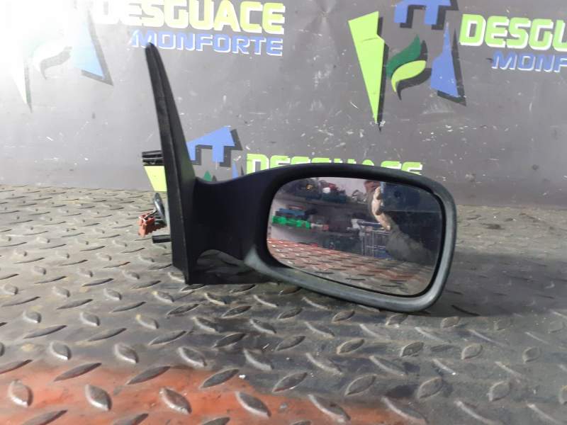RETROVISOR DERECHO 
