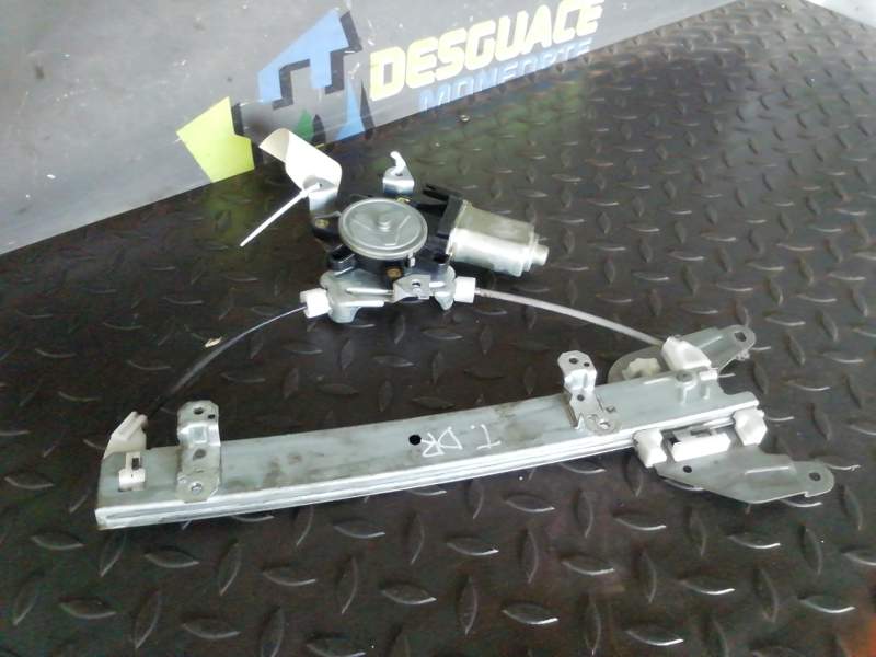 ELEVALUNAS TRASERO DERECHO 82720CA00A 
