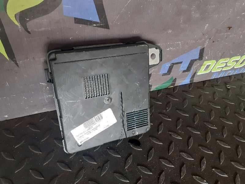 CAJA RELES / FUSIBLES 8200306033A 