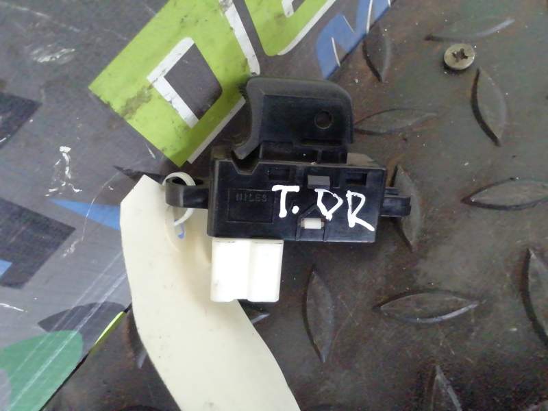 MANDO ELEVALUNAS TRASERO DERECHO 25411AX010 