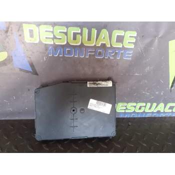 CAJA RELES / FUSIBLES 8200351182 