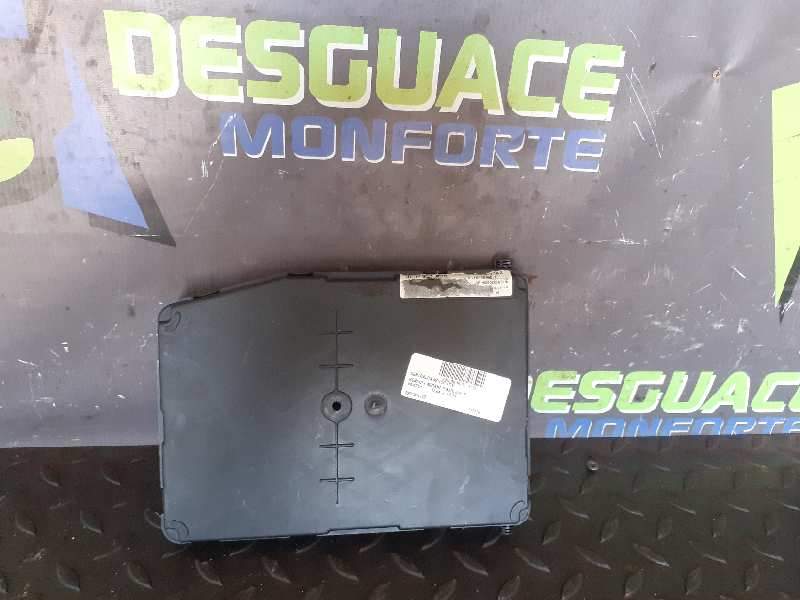 CAJA RELES / FUSIBLES 8200351182 