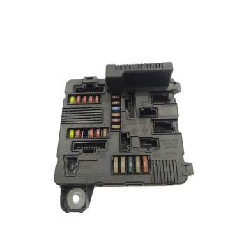 CAJA RELES / FUSIBLES 8200306032C 