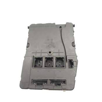 CAJA RELES / FUSIBLES 8200433198 