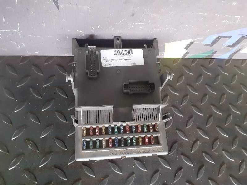 CAJA RELES / FUSIBLES 8200004201E 8200004201 8200283812