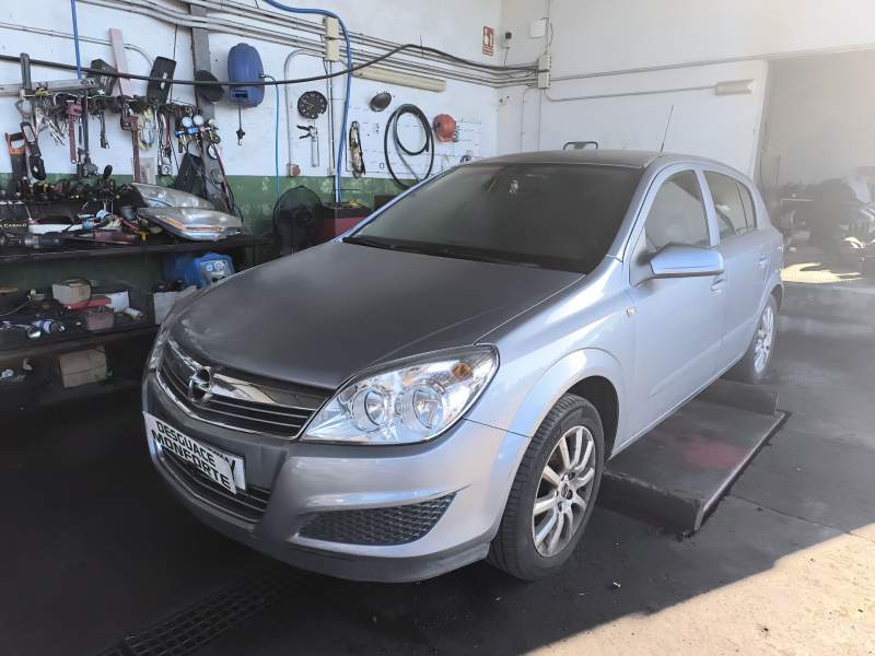 OPEL ASTRA H SEDÁN (A04)