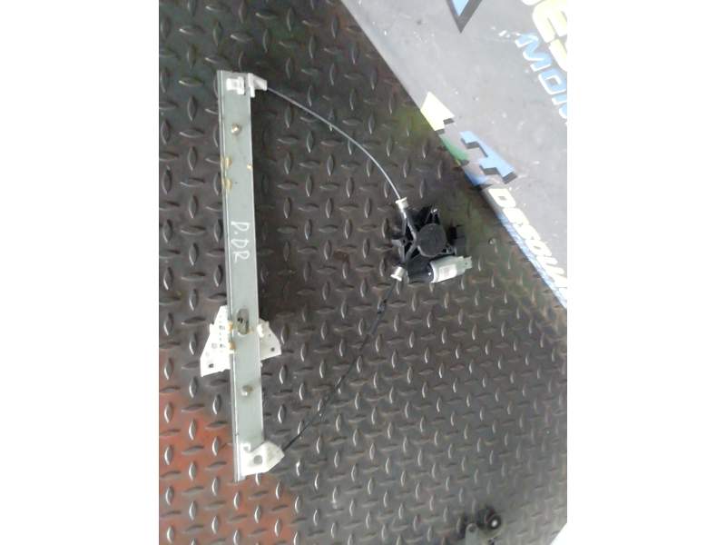 ELEVALUNAS DELANTERO DERECHO CM011750 