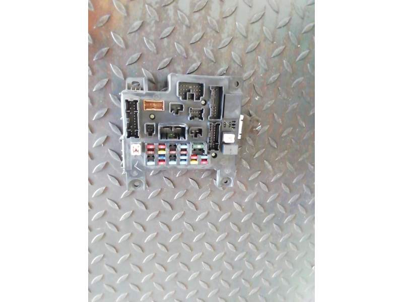 CAJA RELES / FUSIBLES 8637A465 518985007 L8637002A