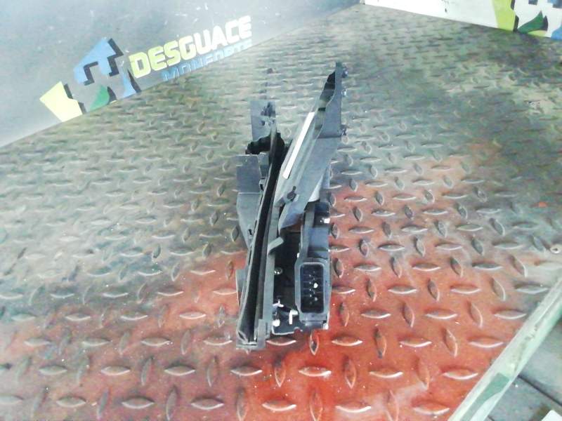 CERRADURA PUERTA LATERAL DERECHA 