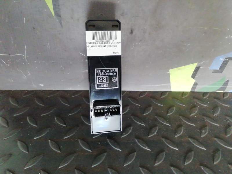 MANDO ELEVALUNAS DELANTERO IZQUIERDO 8608A058 1538D1 C8DD606M