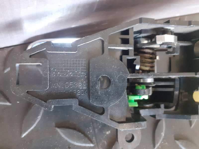 MANETA INTERIOR TRASERA DERECHA MN105360 