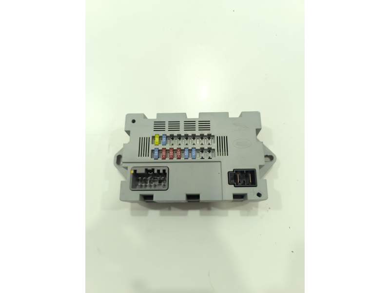 CAJA RELES / FUSIBLES CPLA14Q073AA 