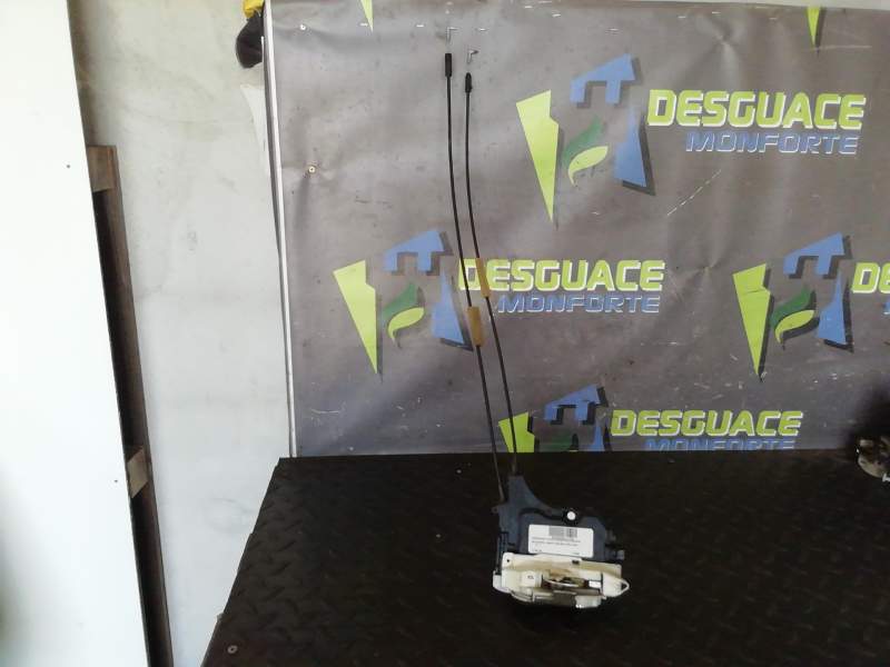 CERRADURA PUERTA DELANTERA DERECHA 5715A424 