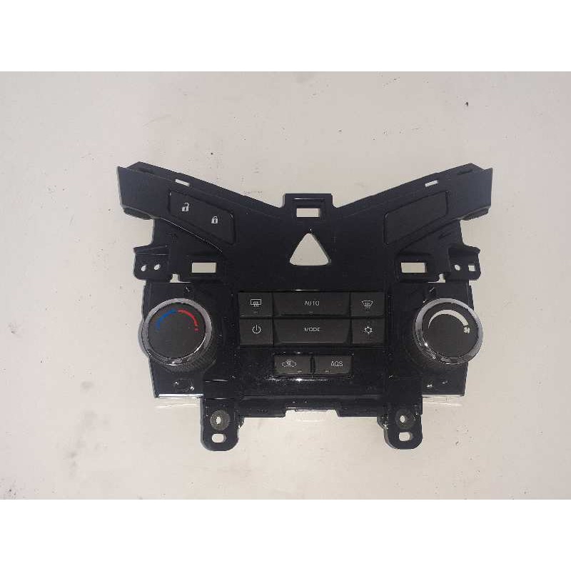 Recambio de mando climatizador para chevrolet cruze (j300) 2.0 cdi referencia OEM IAM 3827208  