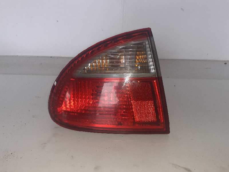 PILOTO TRASERO IZQUIERDO 1M6945111 / 1M6945095 