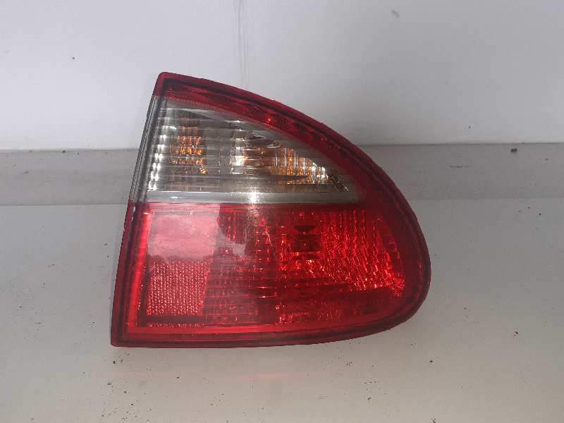 PILOTO TRASERO DERECHO 1M6945096A / 45209DY2 