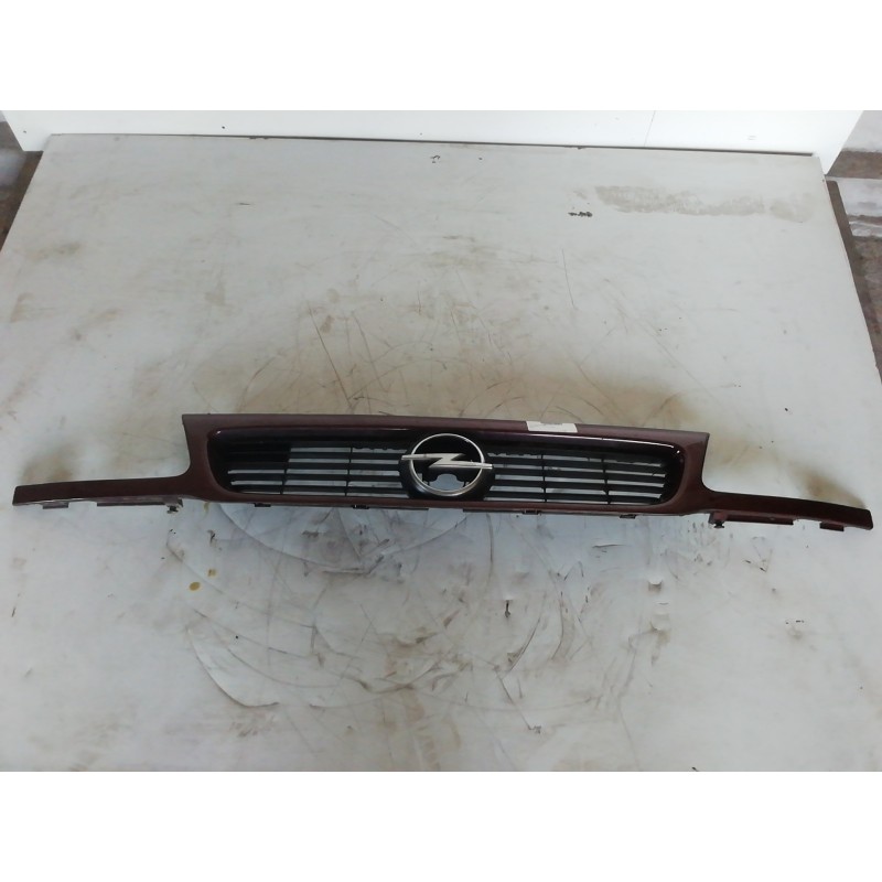 Recambio de rejilla delantera para opel astra f berlina básico referencia OEM IAM   