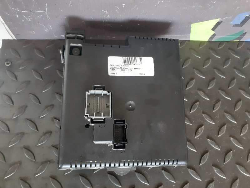CAJA RELES / FUSIBLES 30786646 08W423 28080156