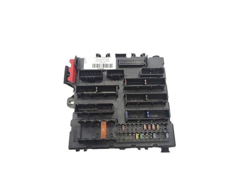 CAJA RELES / FUSIBLES 13205779 