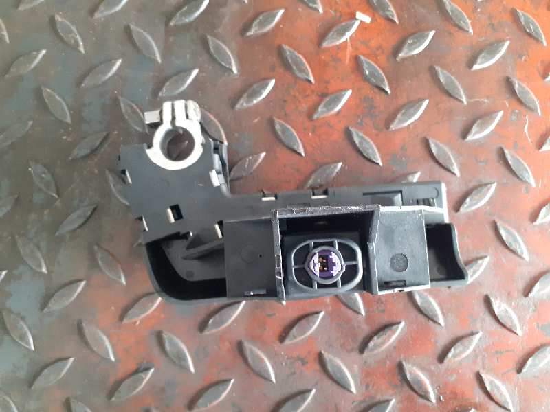 CAJA RELES / FUSIBLES KB8J4590 4F0915519 