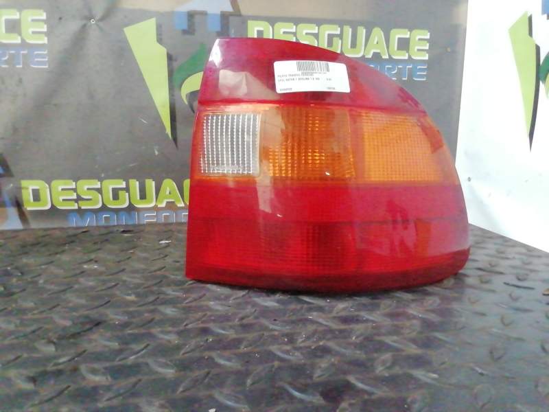 PILOTO TRASERO DERECHO 90442022 