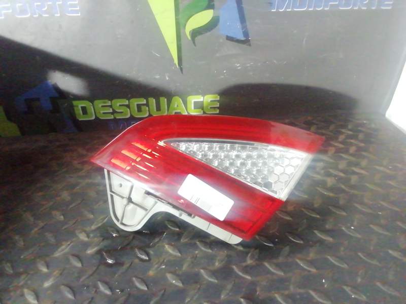 PILOTO TRASERO DERECHO INTERIOR 7S7113A602 
