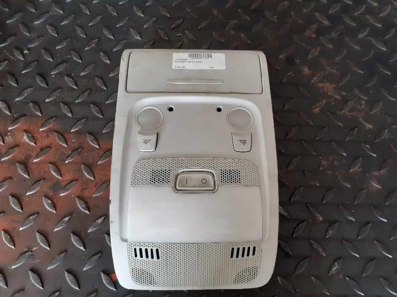 LUZ INTERIOR 8T0947135A 