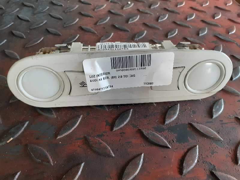 LUZ INTERIOR 8T0947111AT64 