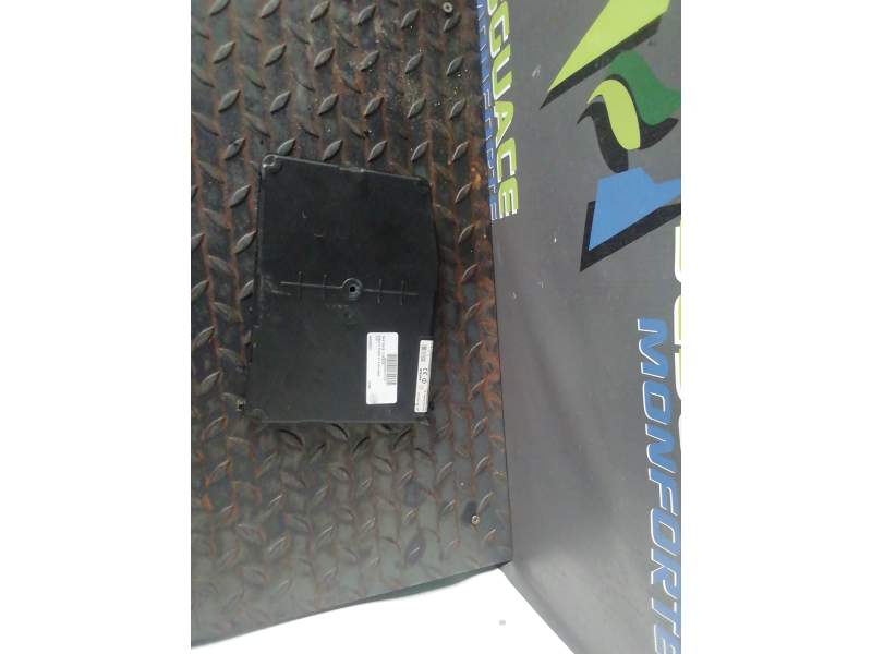 CAJA RELES / FUSIBLES 8200306437 