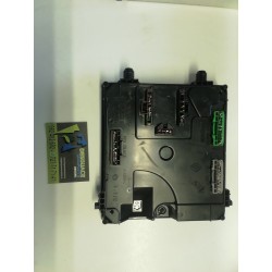 Recambio de caja reles / fusibles para renault latitude 2.0 dci diesel fap referencia OEM IAM 284B12127R 5WY8638D 